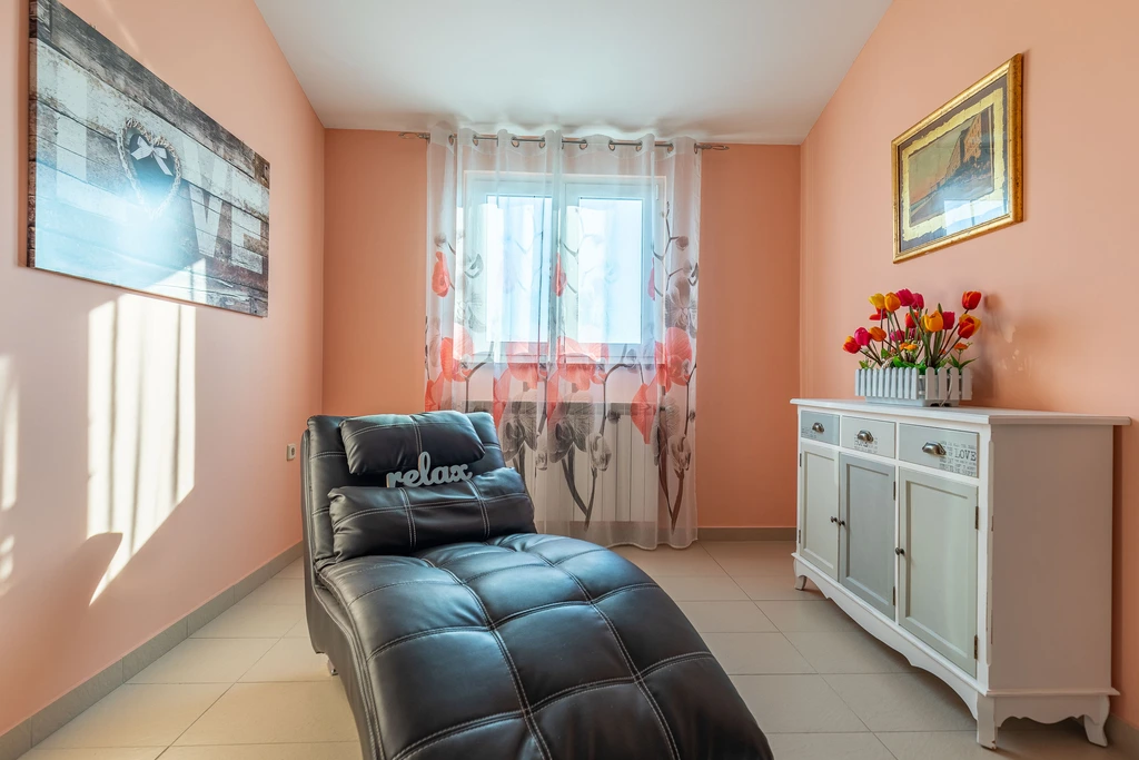 Marinko, br. 4, prostrani apartman s bazenom