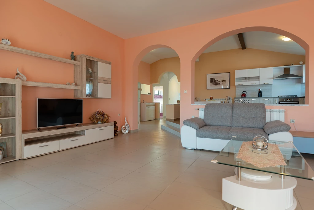 Marinko, br. 4, prostrani apartman s bazenom