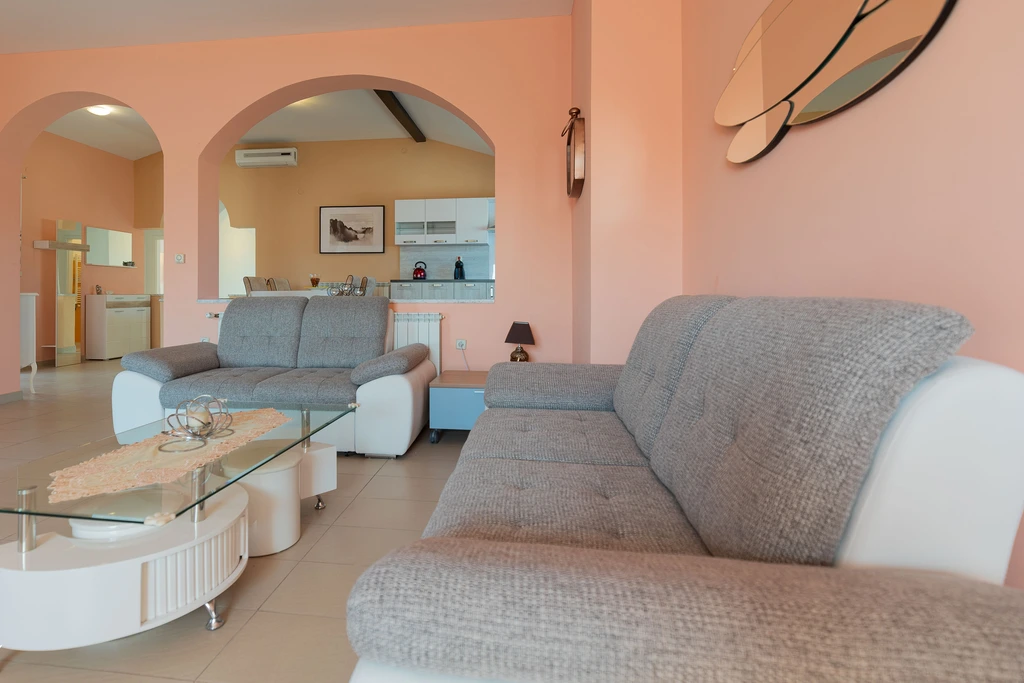 Marinko, br. 4, prostrani apartman s bazenom