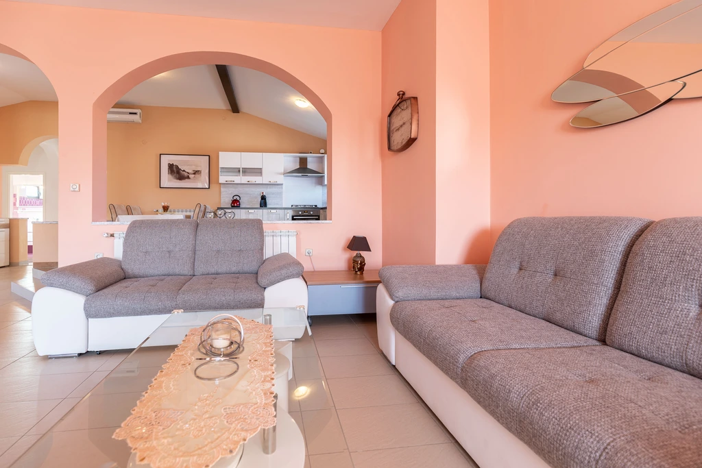 Marinko, br. 4, prostrani apartman s bazenom