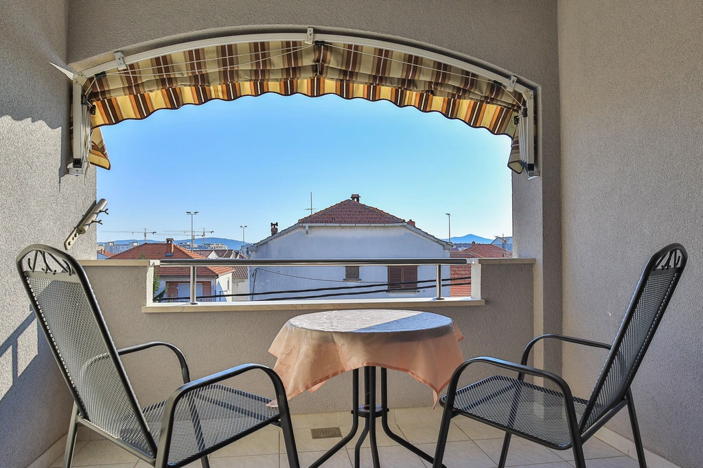 Marinko, br. 4, prostrani apartman s bazenom