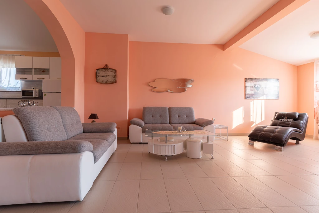 Marinko, br. 4, prostrani apartman s bazenom