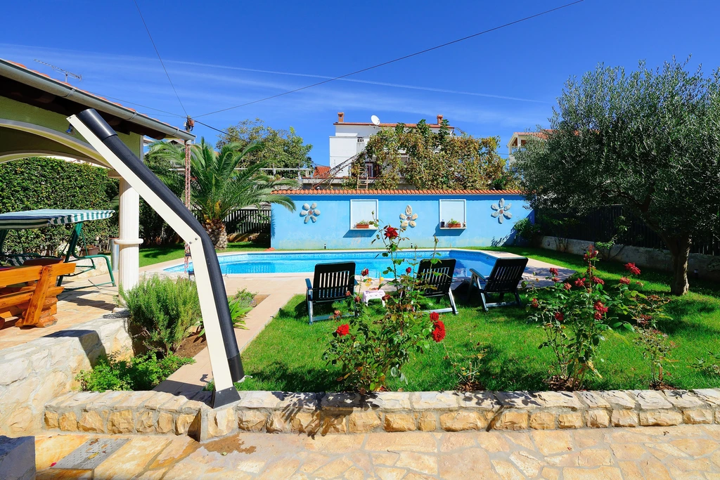 Marinko, br. 4, prostrani apartman s bazenom