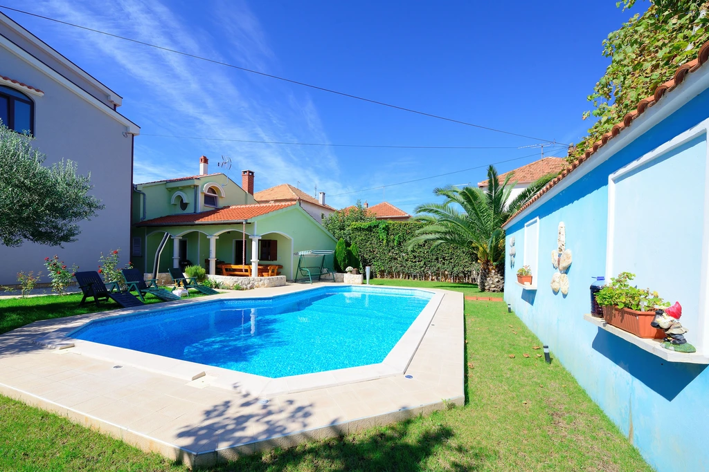 Marinko, br. 4, prostrani apartman s bazenom