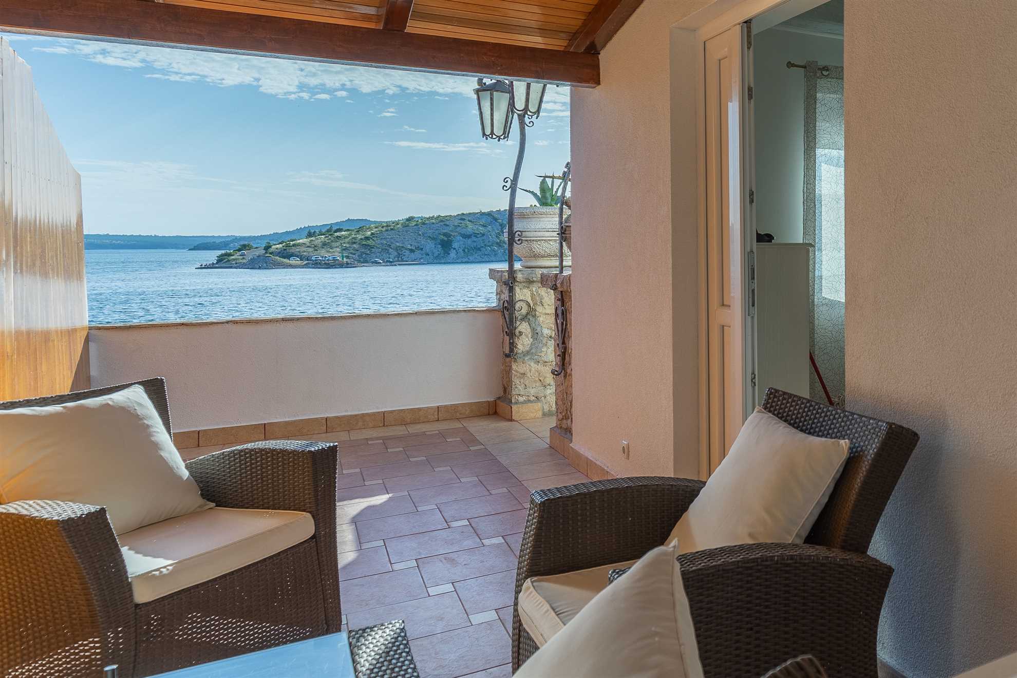 Sidro, beautiful apartment with sea view,