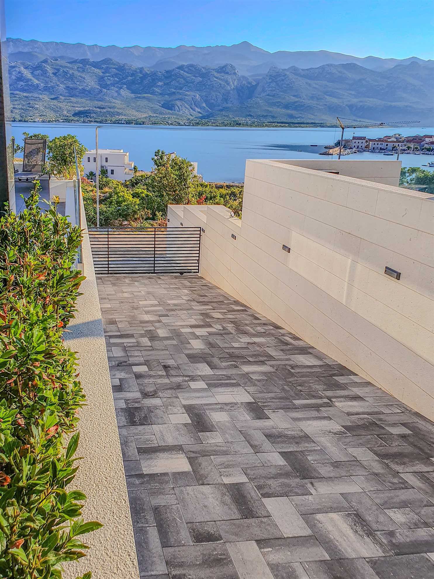 Villa One, vila s panoramskim pogledom, bazenom i