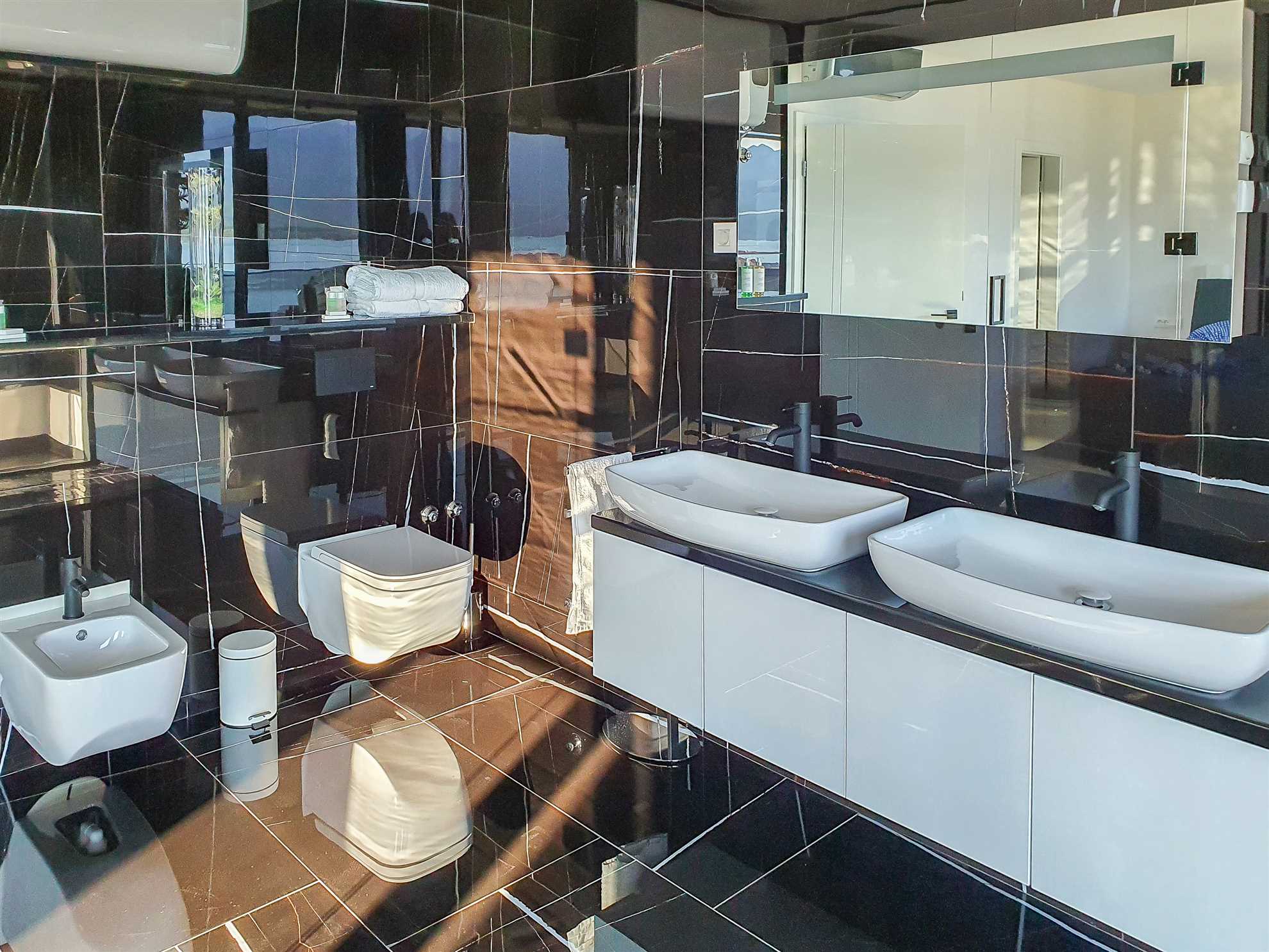 Villa One, vila s panoramskim pogledom, bazenom i