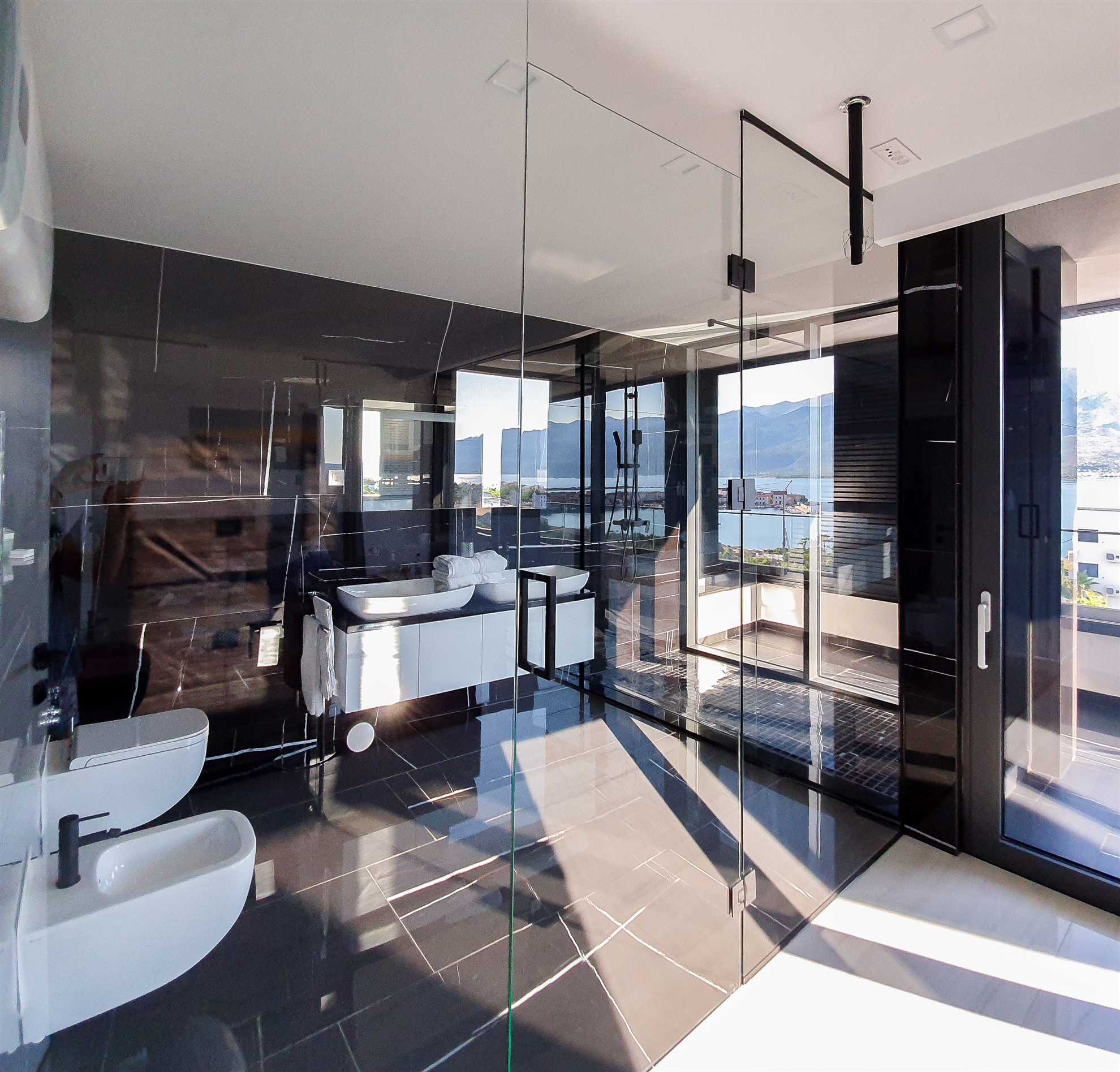 Villa One, vila s panoramskim pogledom, bazenom i