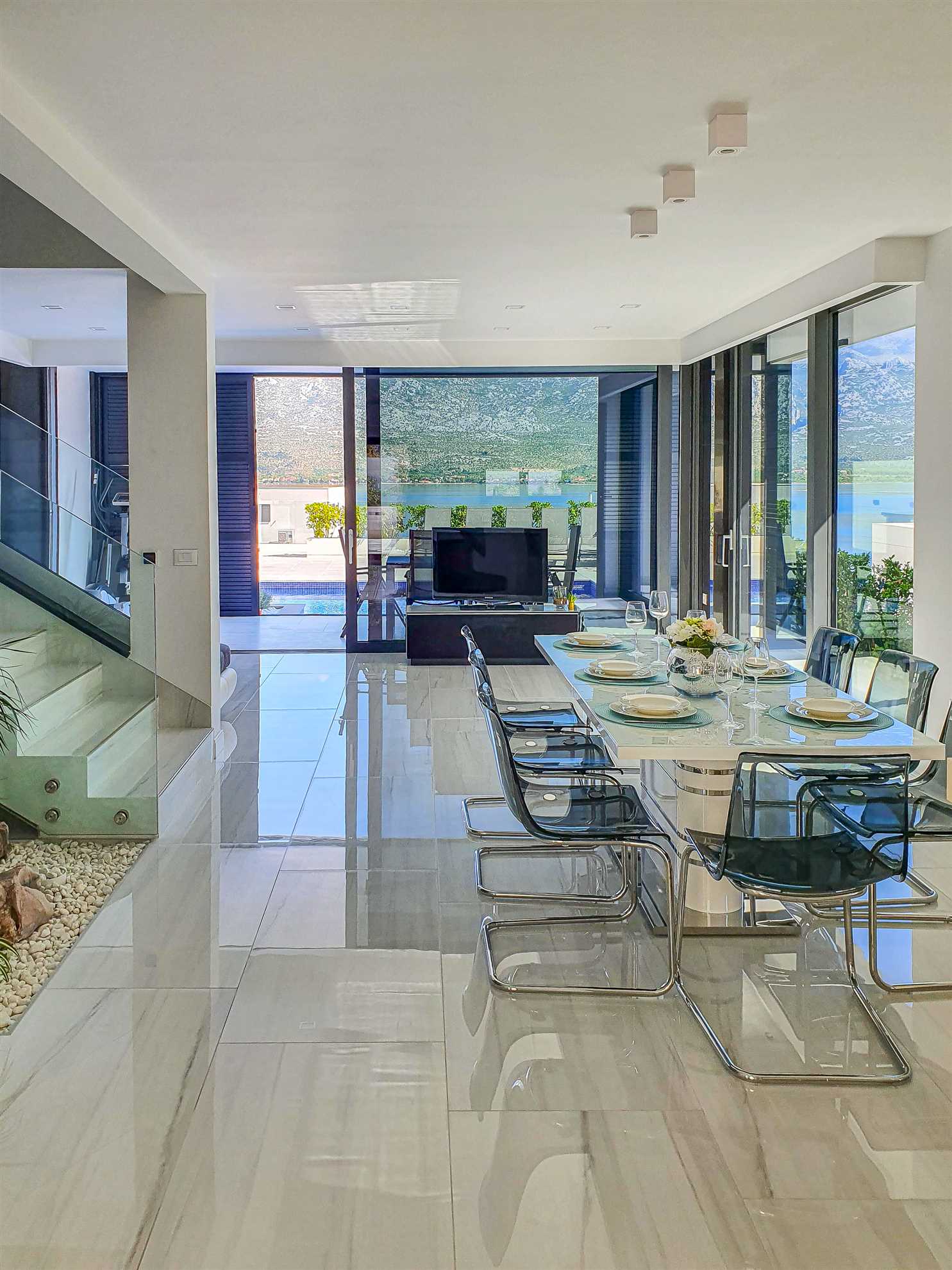 Villa One, vila s panoramskim pogledom, bazenom i
