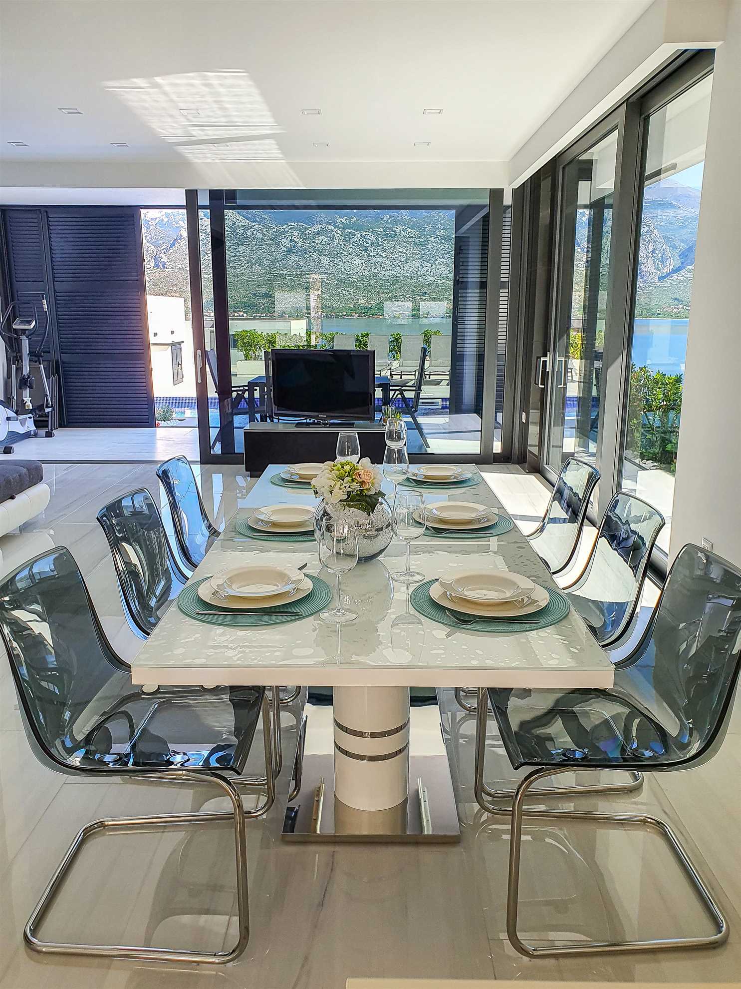 Villa One, vila s panoramskim pogledom, bazenom i