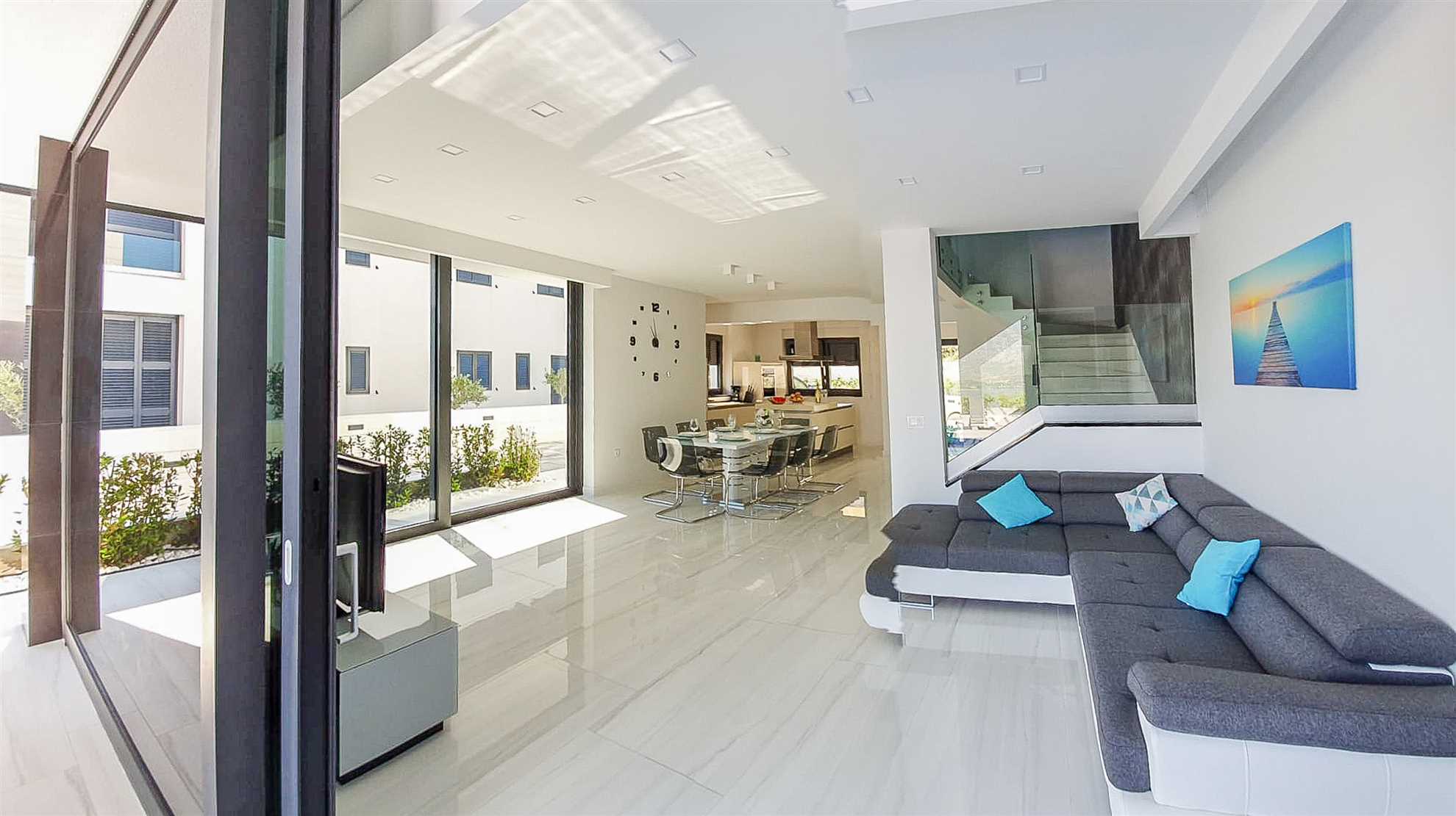 Villa One, vila s panoramskim pogledom, bazenom i