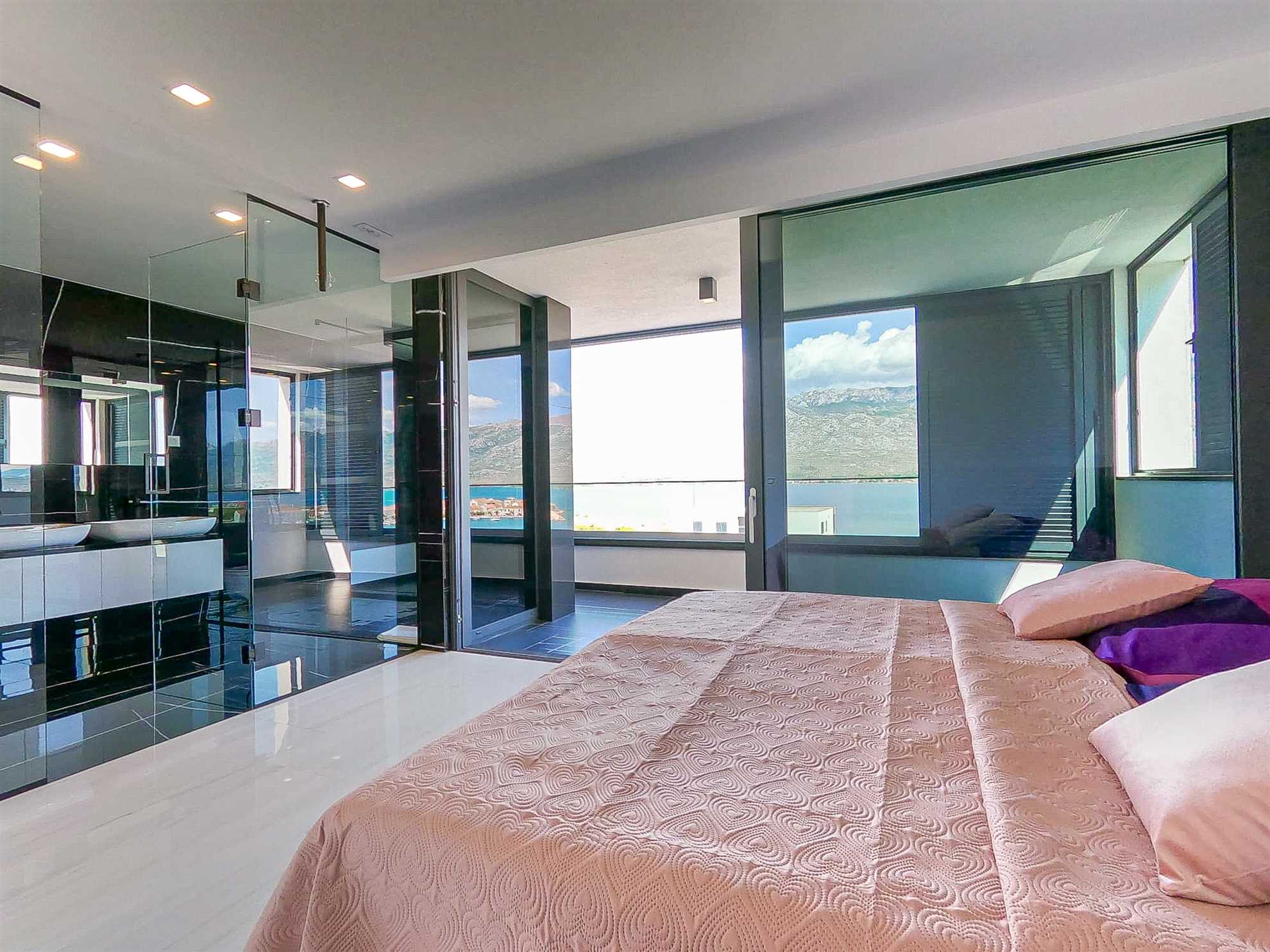 Villa One, vila s panoramskim pogledom, bazenom i