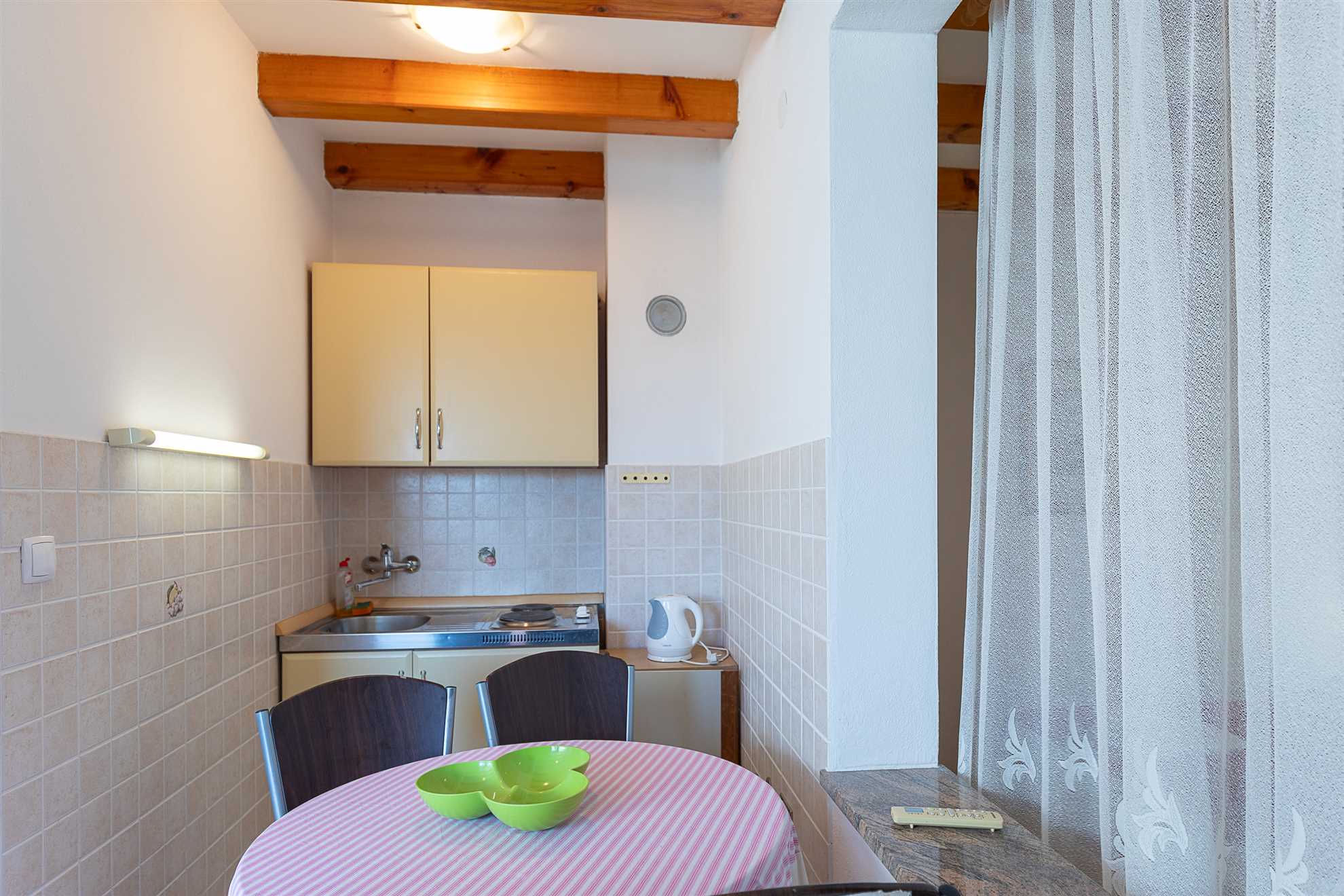 Tinka, Apartment No 5