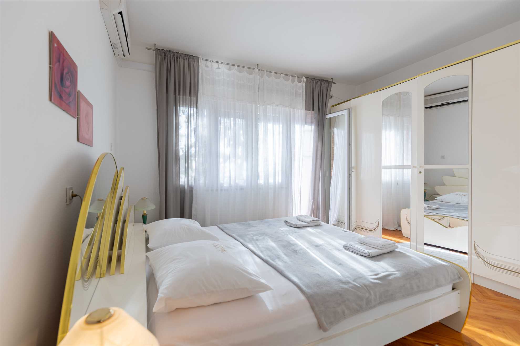 Tinka, Room No. 2