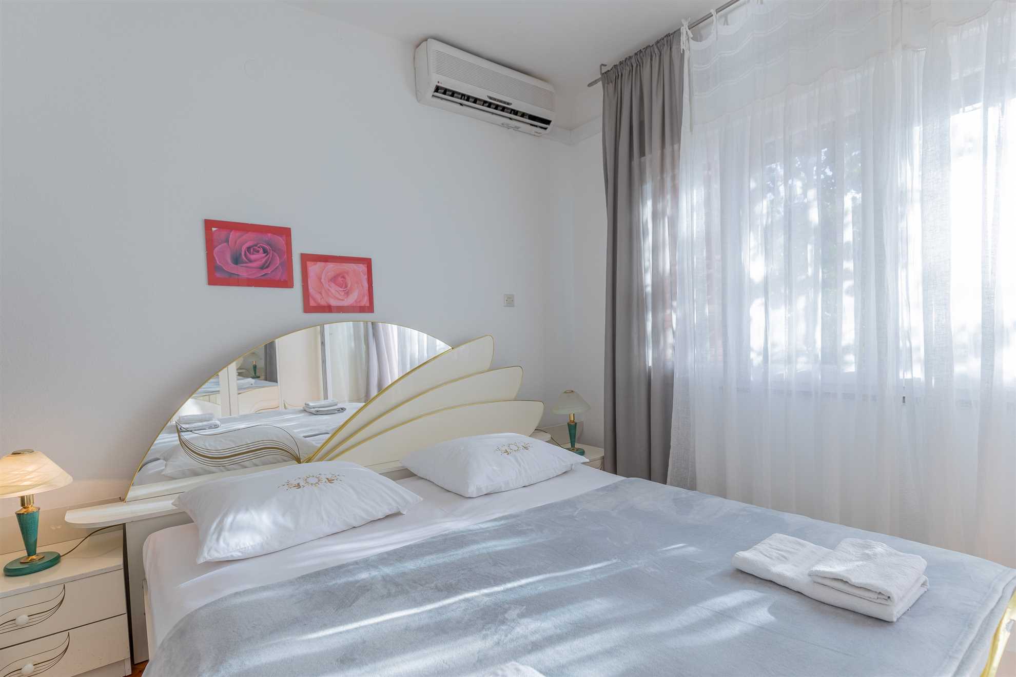 Tinka, Room No. 2