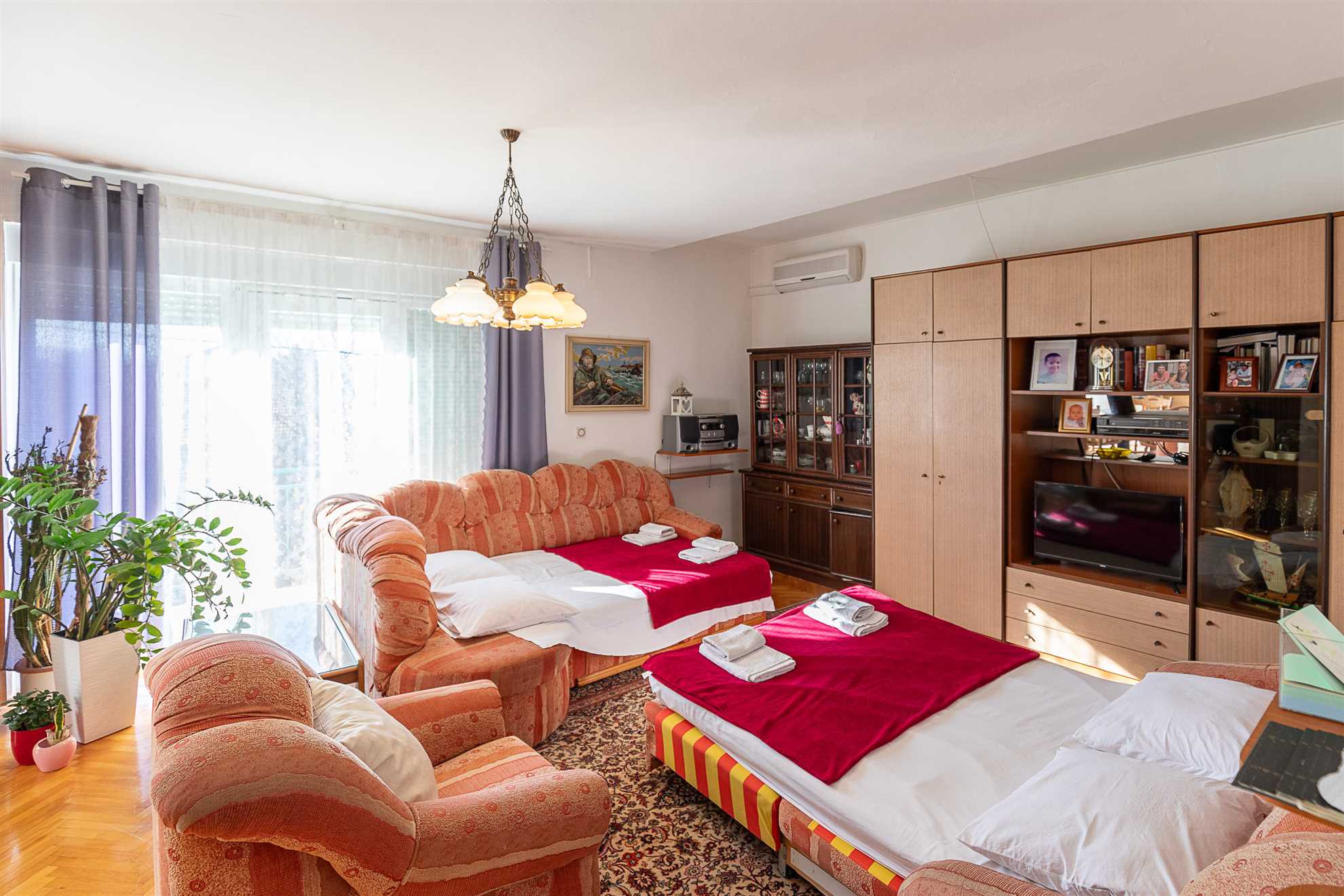 Tinka, Apartment No 12
