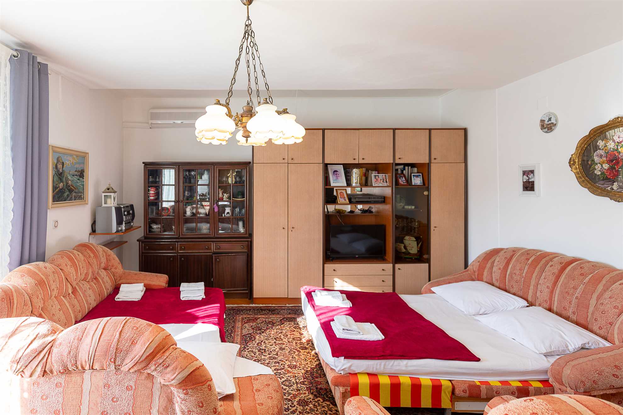 Tinka, Apartment No 12
