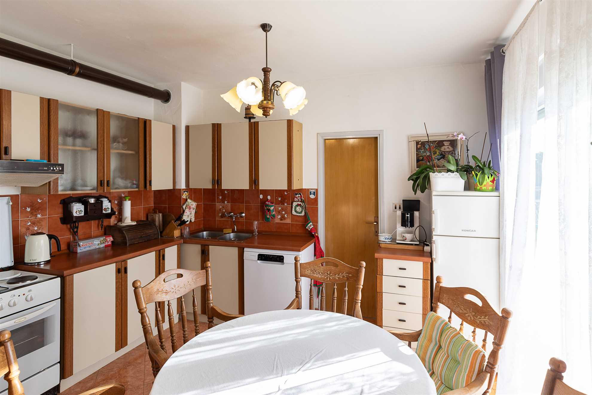 Tinka, Apartment No 12