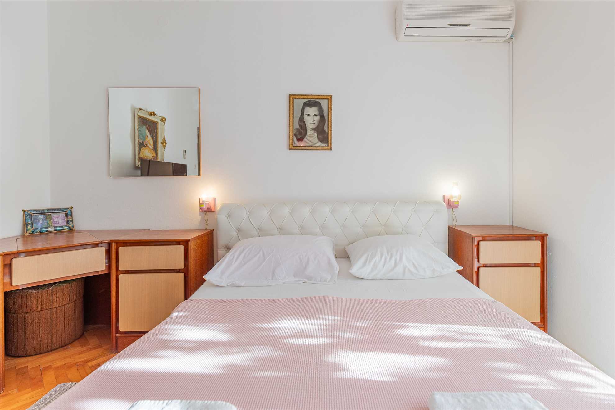 Tinka, Room No. 1