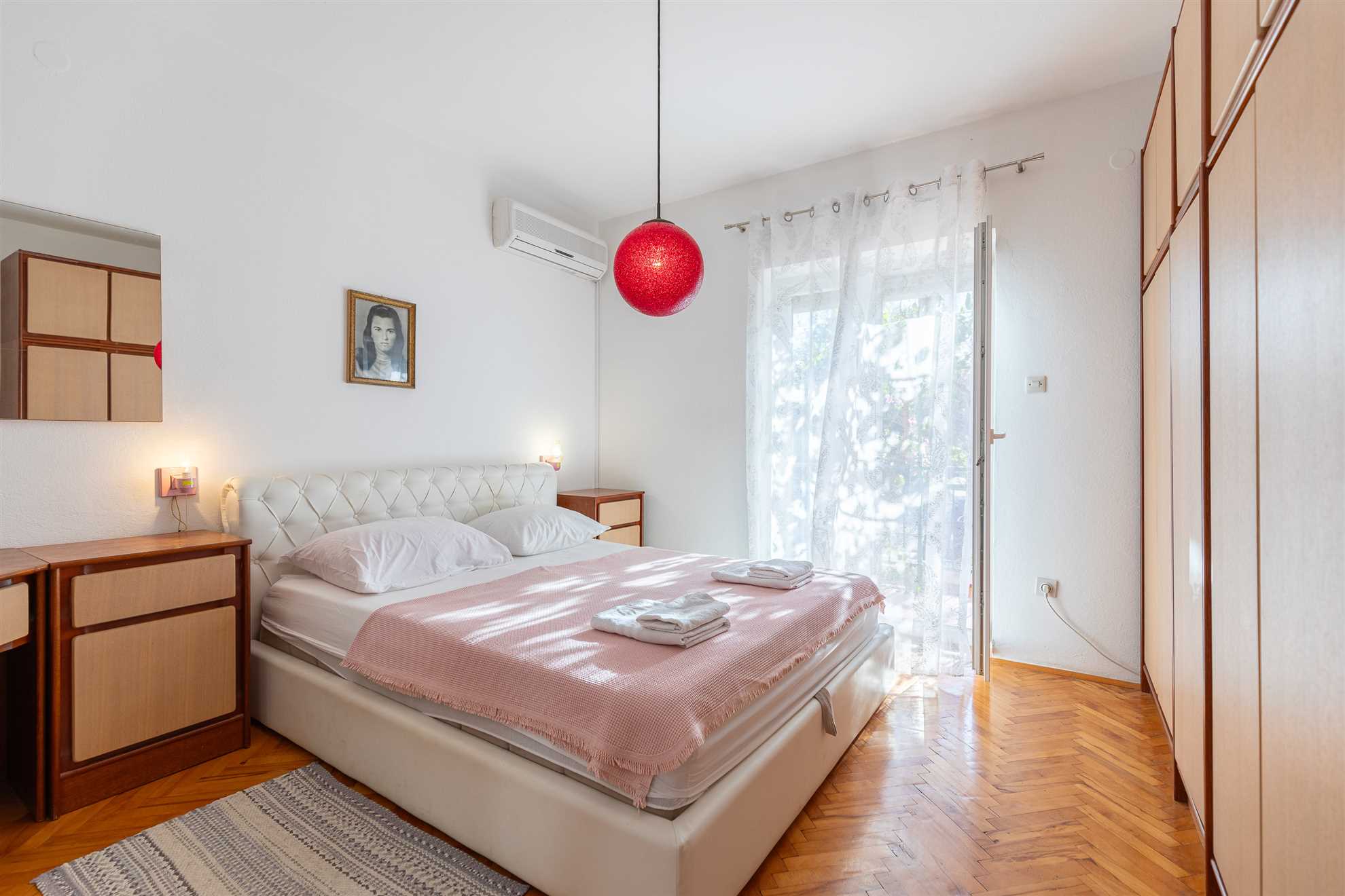 Tinka, Room No. 1