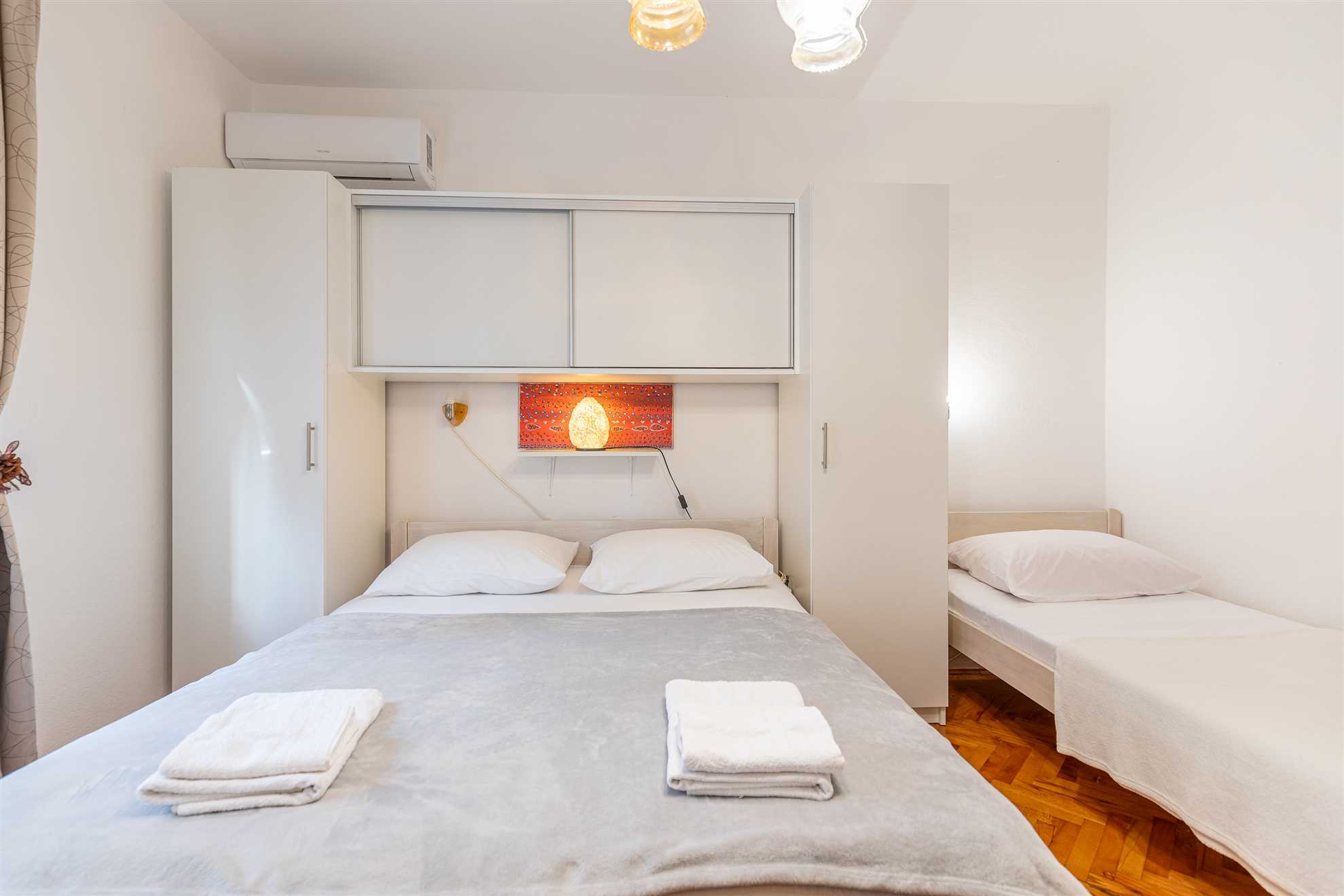 Tinka, Room No. 3
