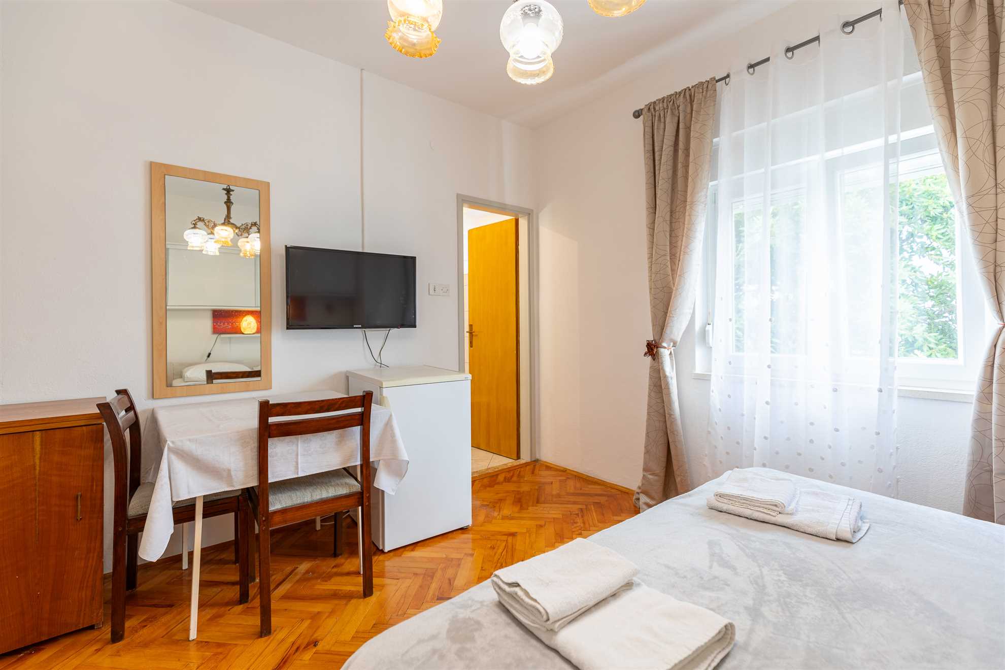 Tinka, Room No. 3