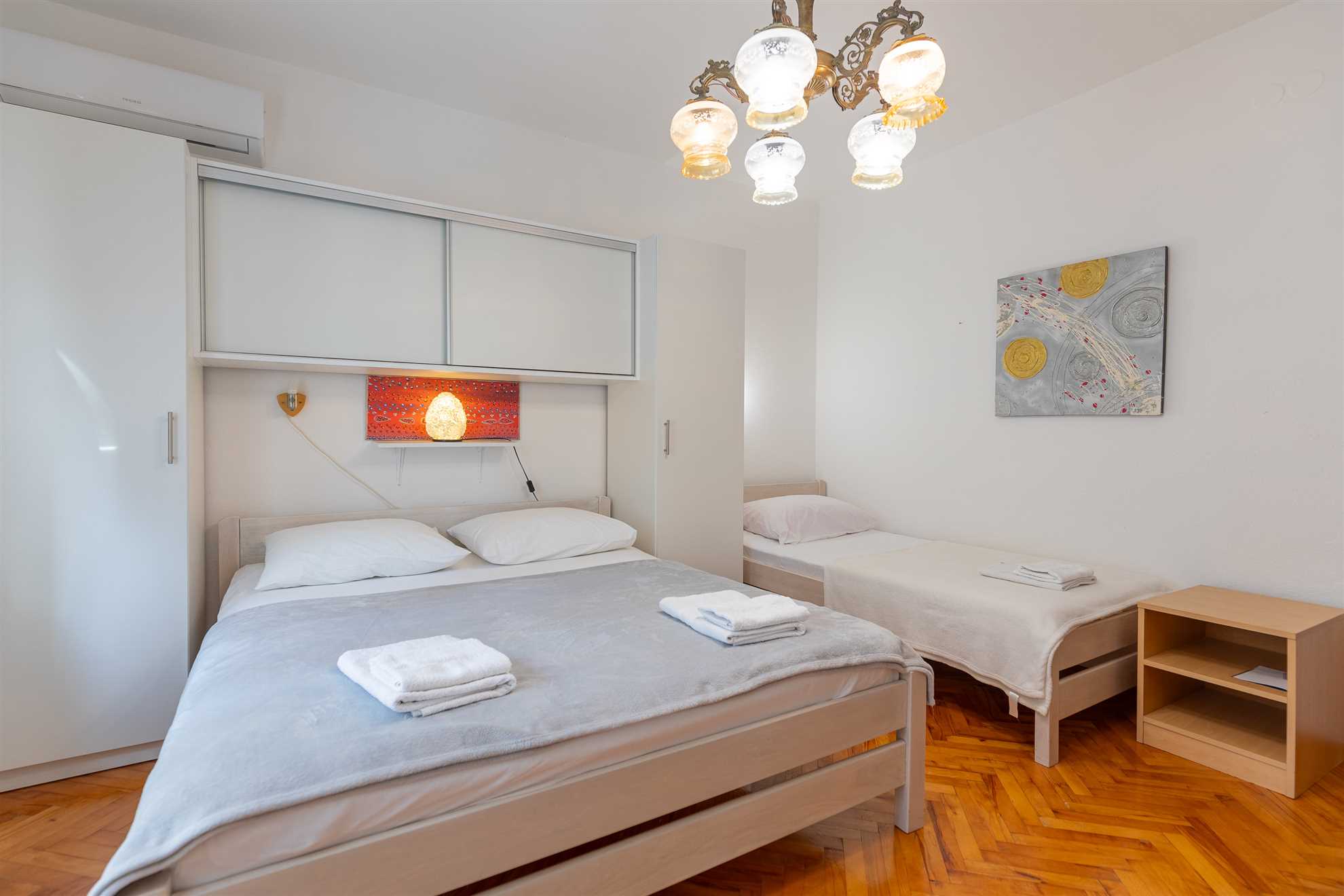 Tinka, Room No. 3