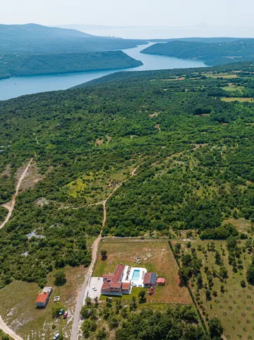 Barban Villa for Up to 12 Guests with Heated Pool