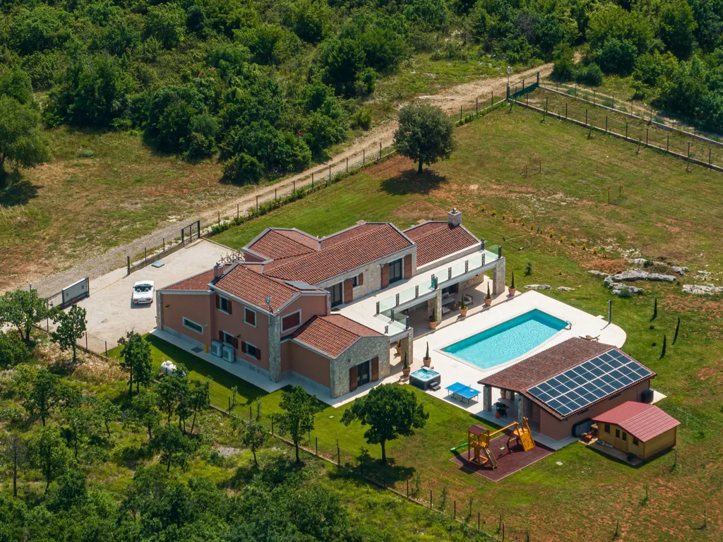 Barban Villa for Up to 12 Guests with Heated Pool