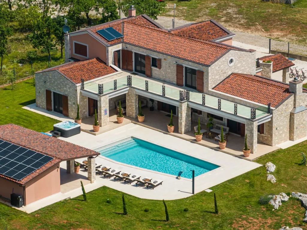 Barban Villa for Up to 12 Guests with Heated Pool