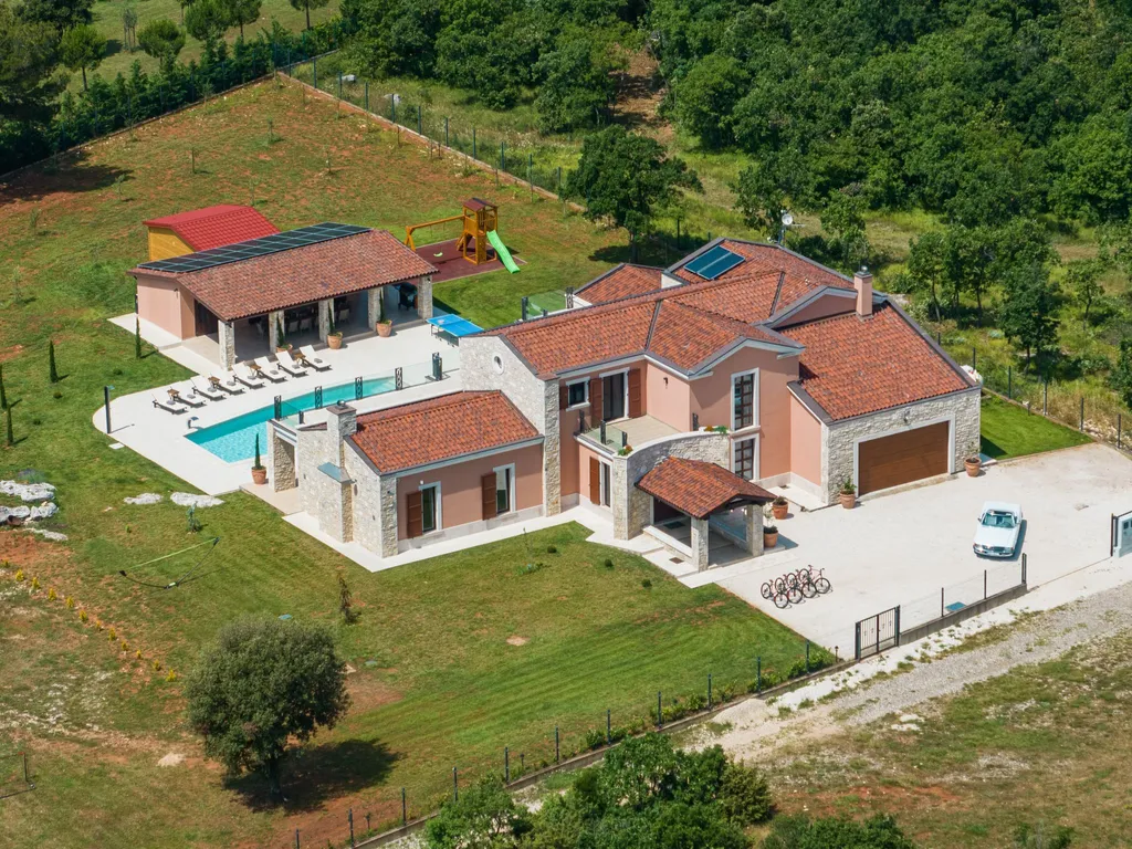 Barban Villa for Up to 12 Guests with Heated Pool