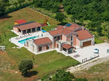 Barban Villa for Up to 12 Guests with Heated Pool