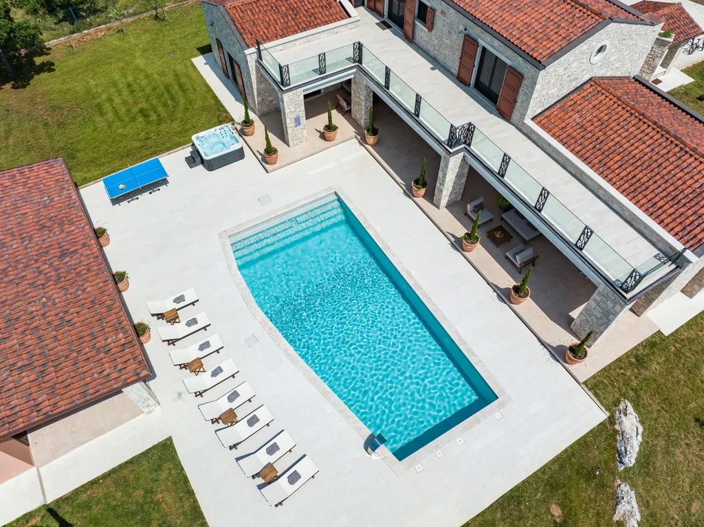 Barban Villa for Up to 12 Guests with Heated Pool
