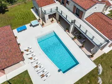 Barban Villa for Up to 12 Guests with Heated Pool