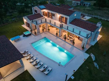 Barban Villa for Up to 12 Guests with Heated Pool