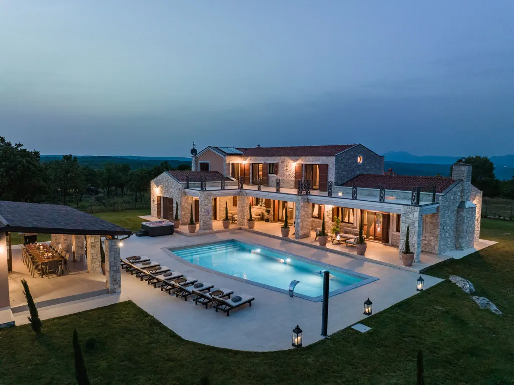 Barban Villa for Up to 12 Guests with Heated Pool