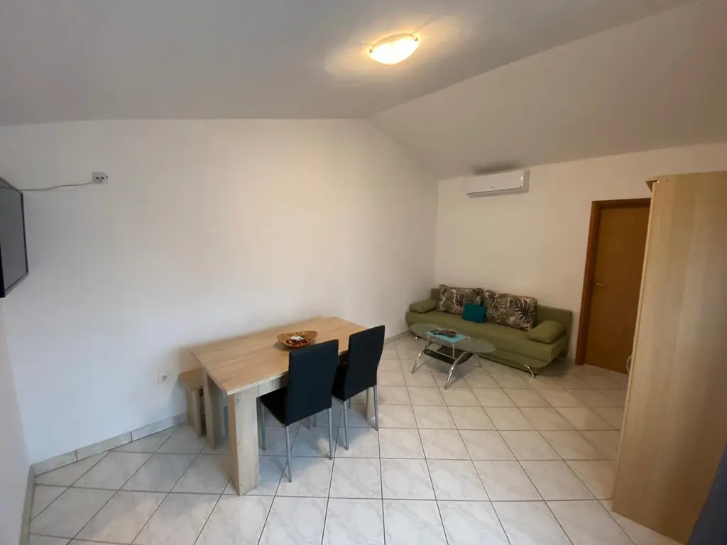 Omišalj 1-Bedroom Apartment for Up to 4