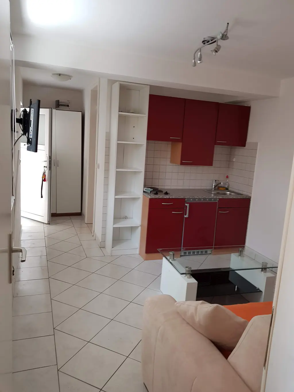 Seafront 1-Bedroom Apartment in Omišalj for 4