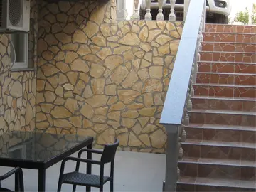 Seafront 1-Bedroom Apartment in Omišalj for 4