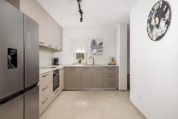 Pool Villa for Up to 8 Guests in Malinska