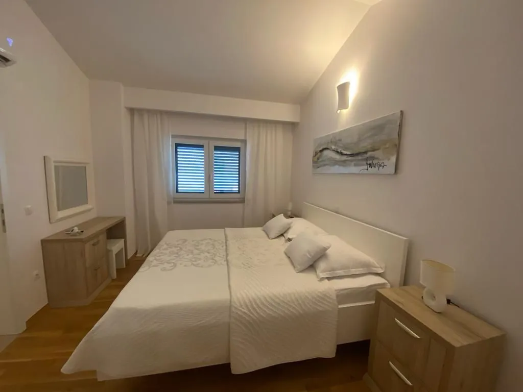 Modern Villa with Pool in Vinjerac for 6