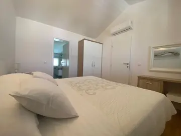 Modern Villa with Pool in Vinjerac for 6