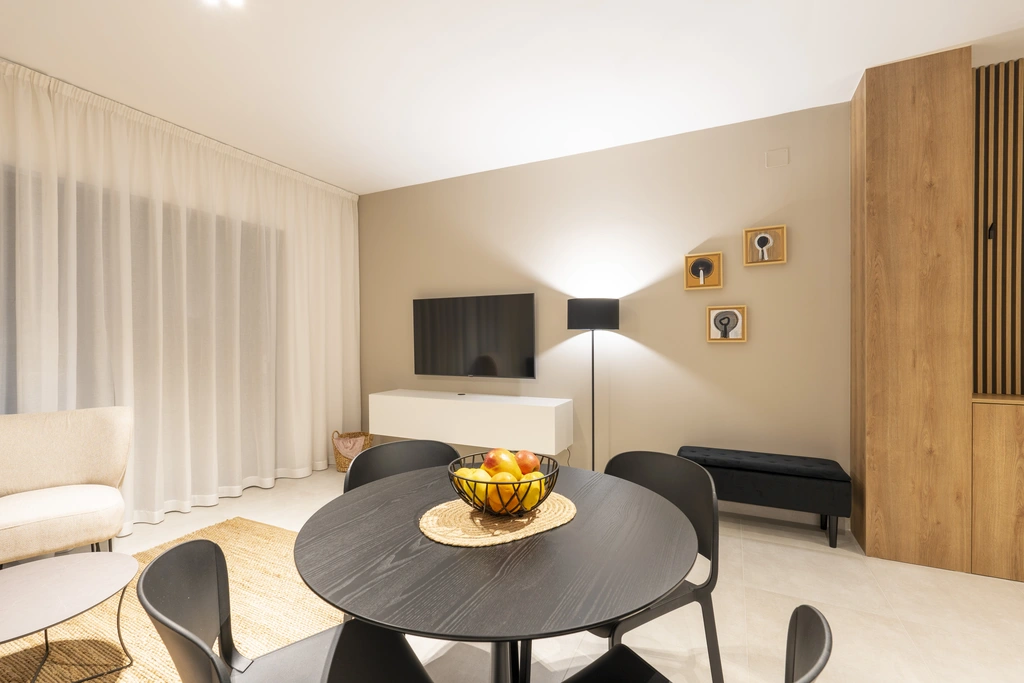 One-Bedroom Apartment in Pula with Parking