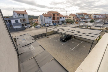 One-Bedroom Apartment in Pula with Parking