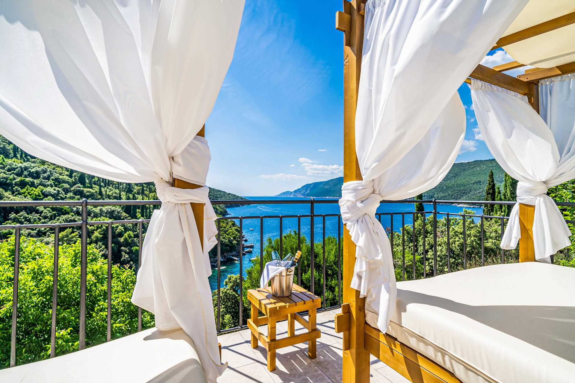 Villa Bay Breeze with Infinity Pool
