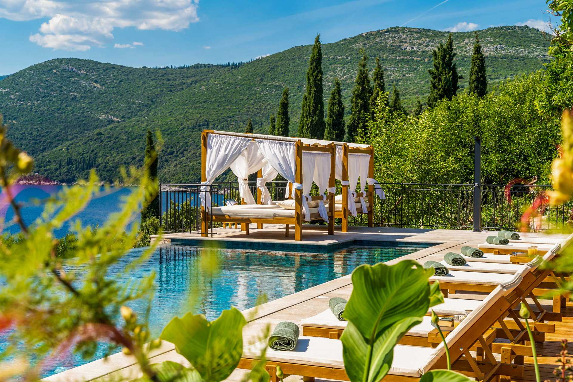 Villa Bay Breeze with Infinity Pool