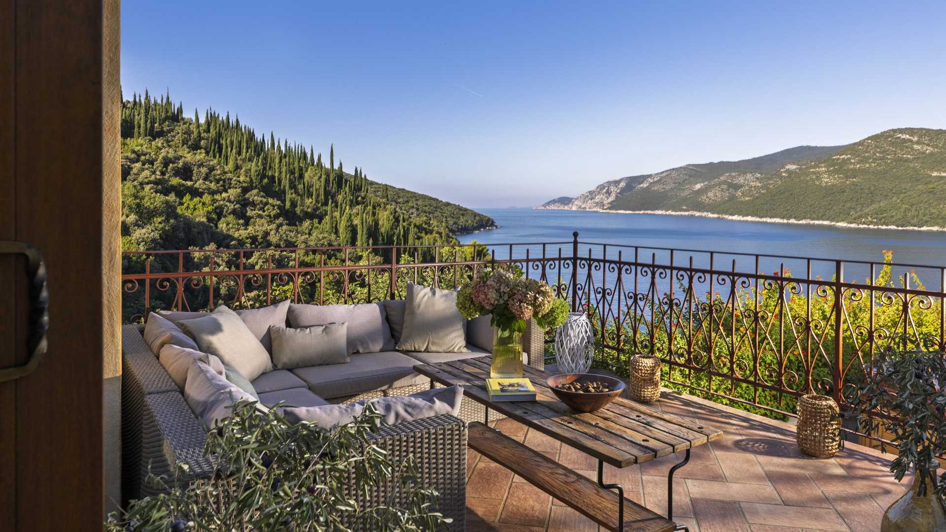 Villa Bay Breeze with Infinity Pool