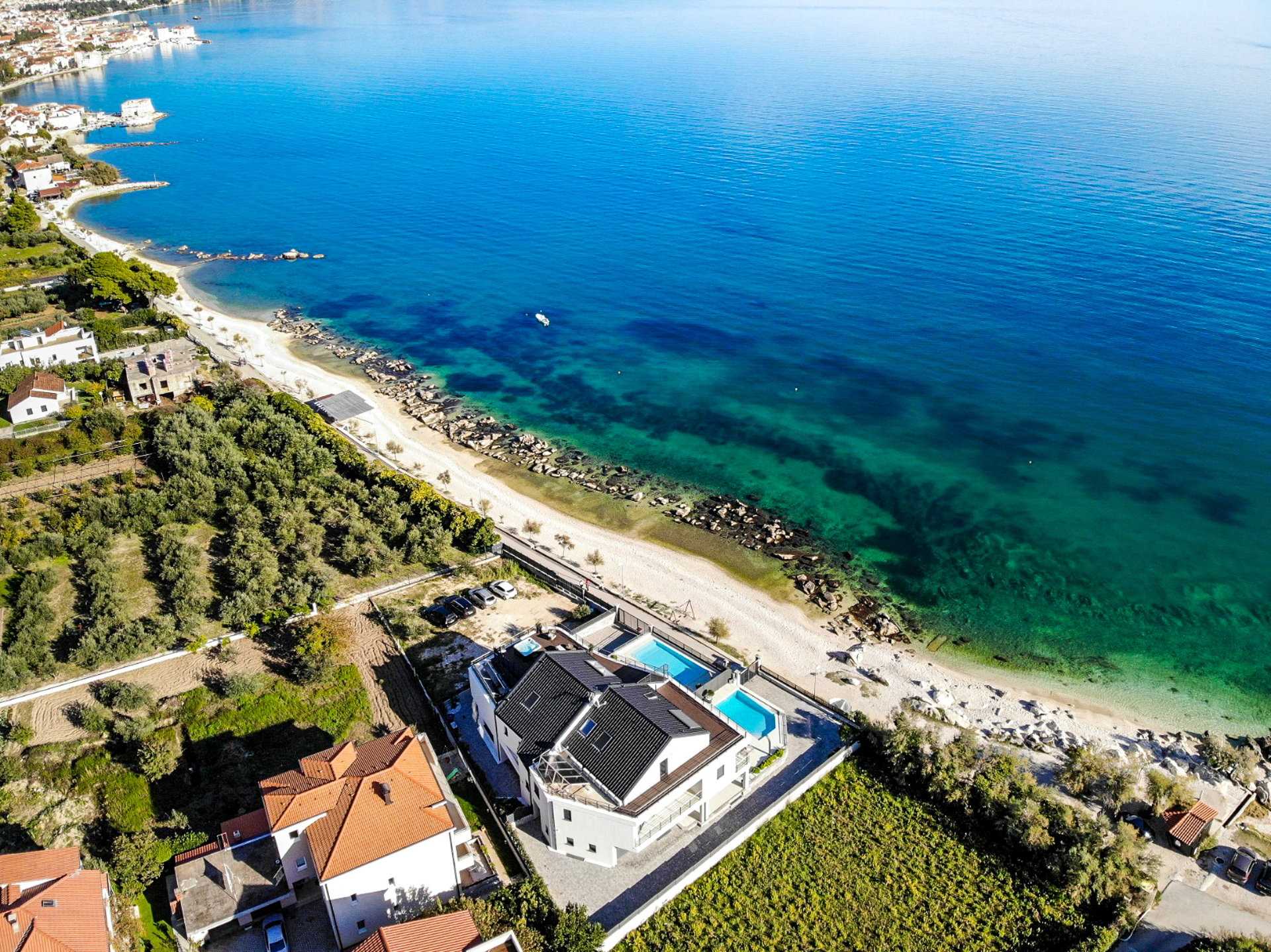 Beachfront Villa Atlantis with Pool