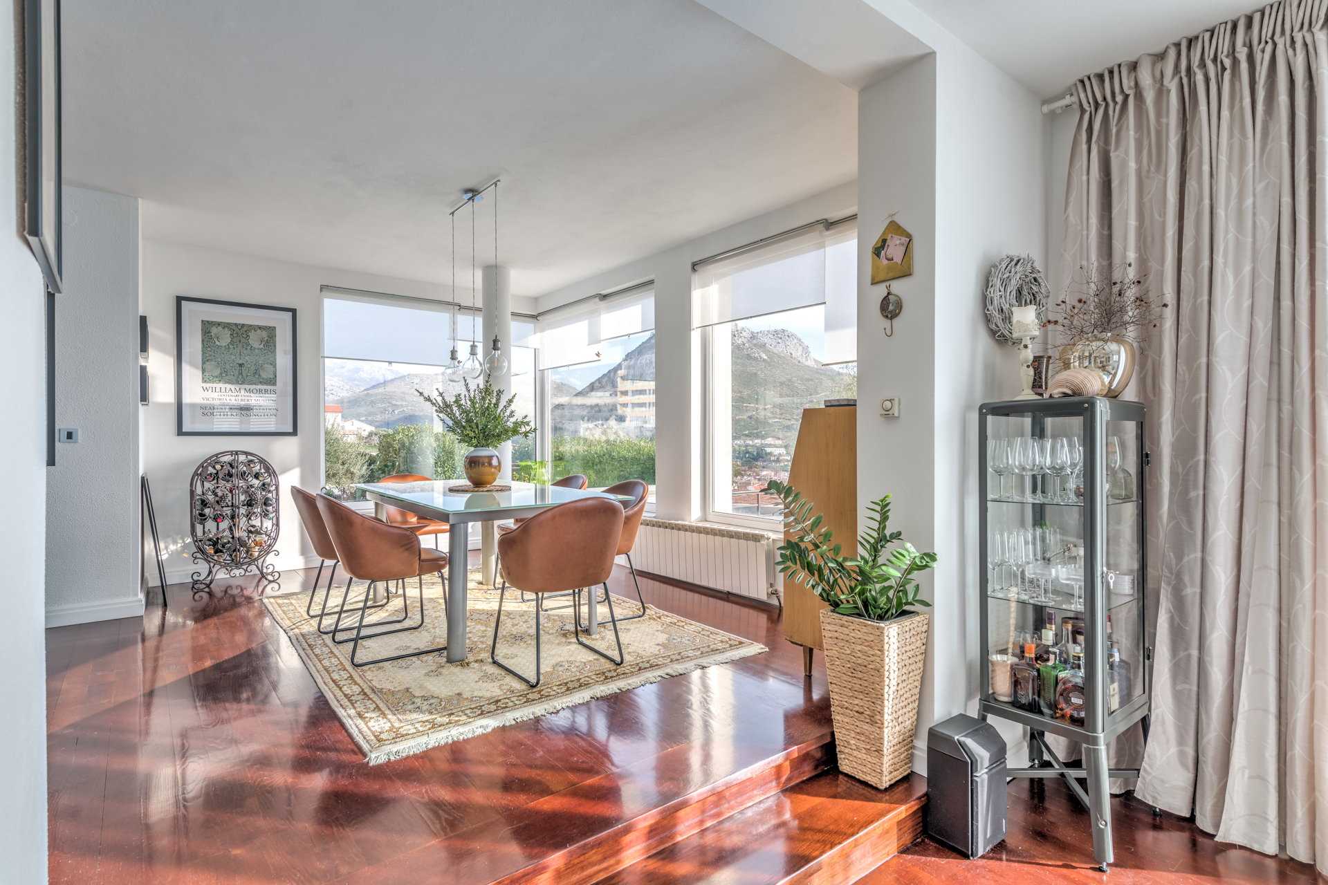 Villa Lettera with Pool