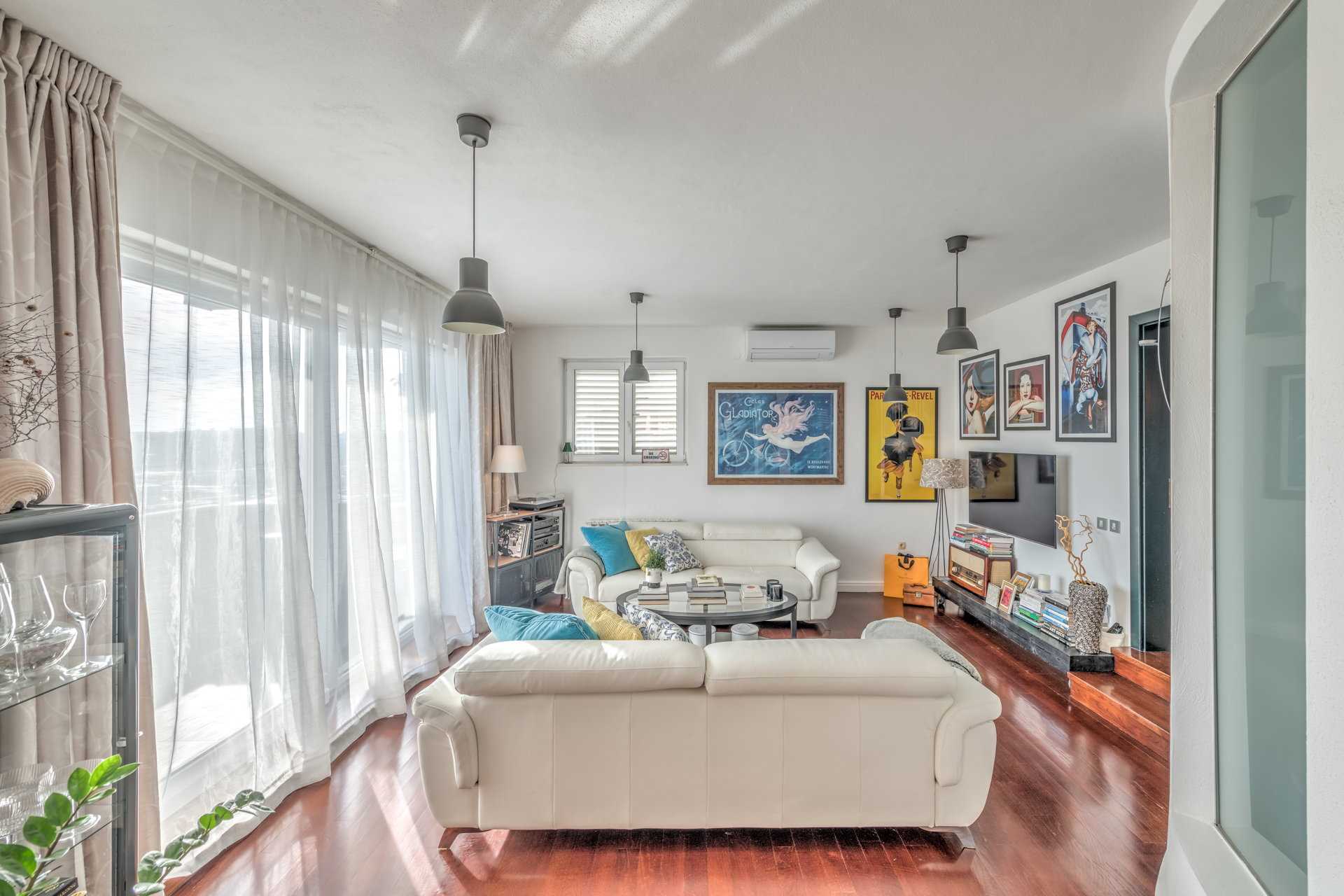 Villa Lettera with Pool